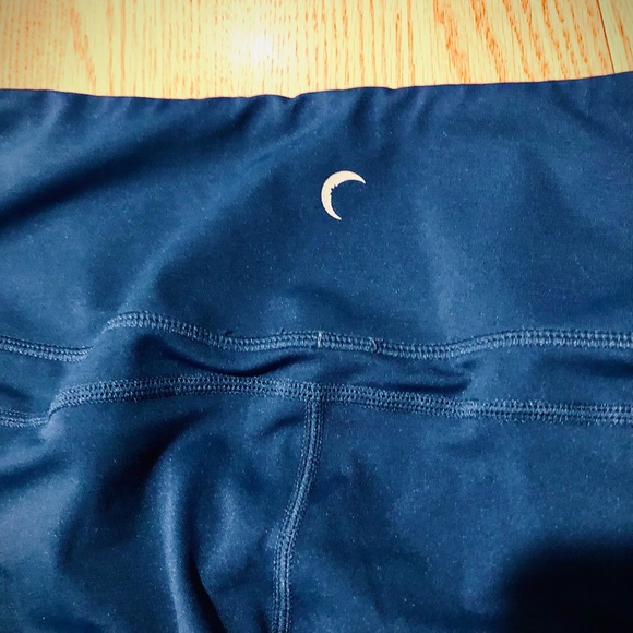 2L pair Zyia active leggings for that great workout!!! - Picture 4 of 6